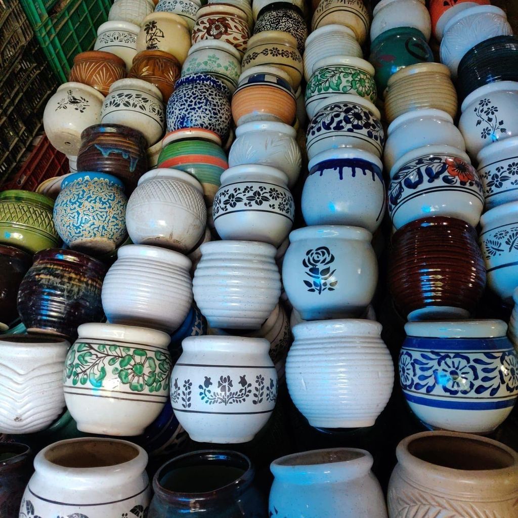 Assorted 9.5 inch ceramic pot (any colour or design)