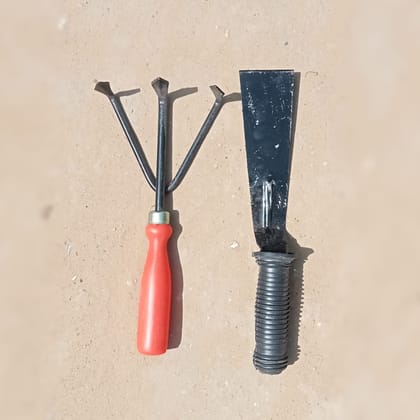 Buy Gardening Combo - Set of 2 - Hand Cultivator with Plastic Handle & Broad Trowel / Khurpi with Rubber Handle in  Inch  Online | Urvann.com