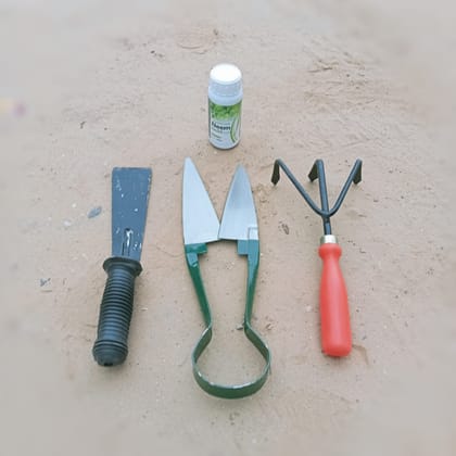 Buy Set of 4 - Gardening Tools (Trowel / Khurp with rubber Handle ,Cutter, Hand Cultivator with Plastic Handle - 12 Inch & Neem oil - 100 ml)  Online | Urvann.com