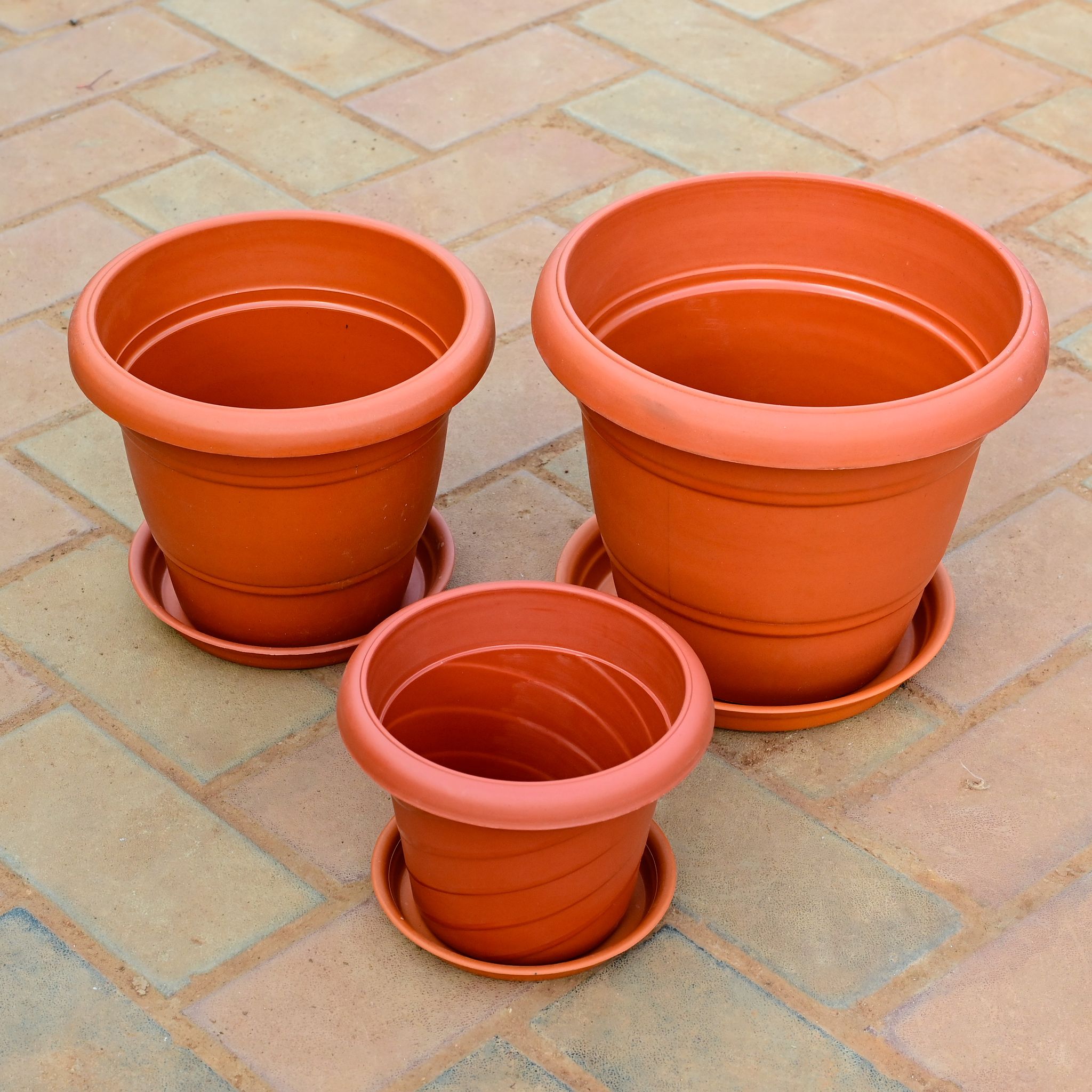 Set of 3 - (11, 9 &7) Red Designer Plastic Pot With Tray