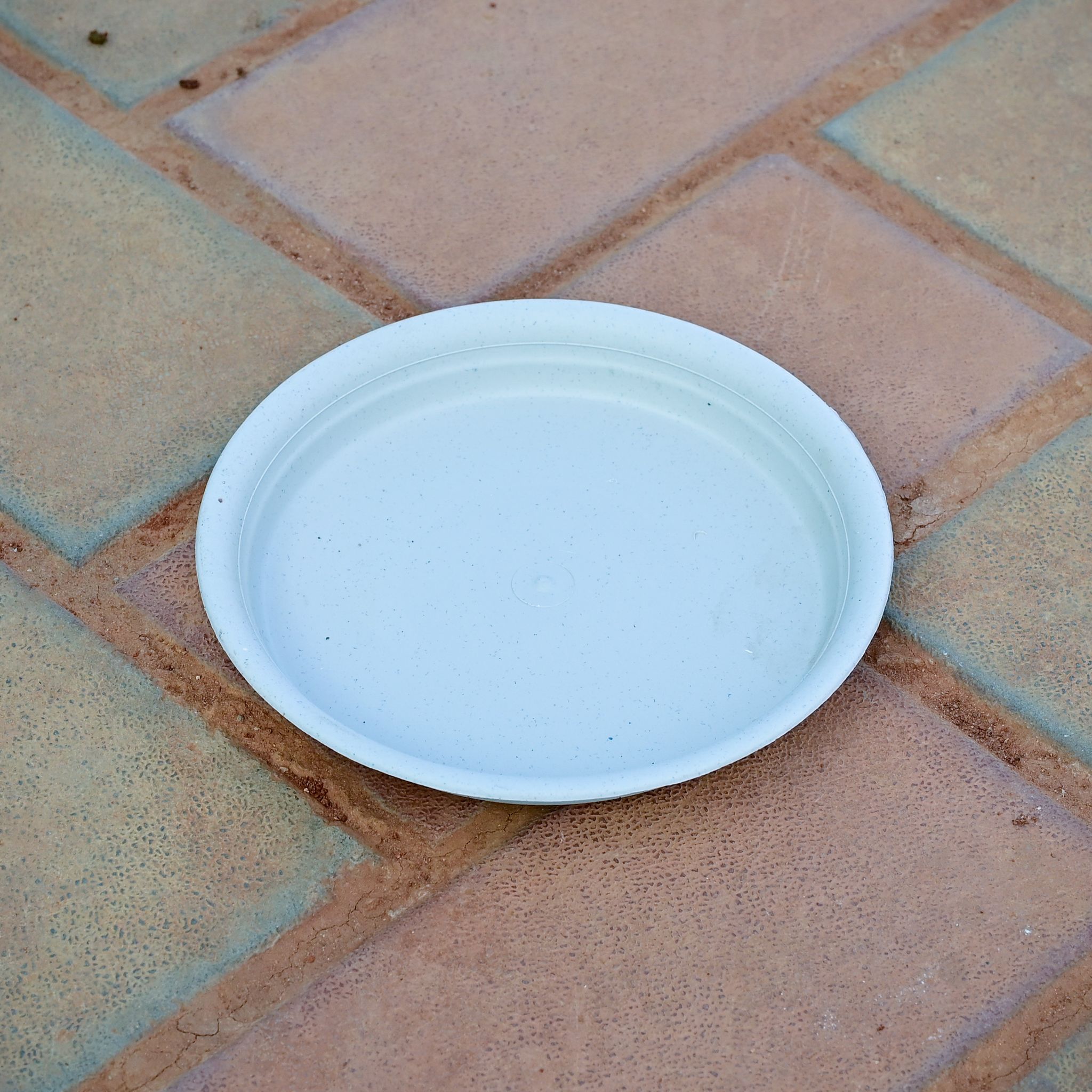 8 Inch White Plastic Tray / Plate - To keep under the Pots