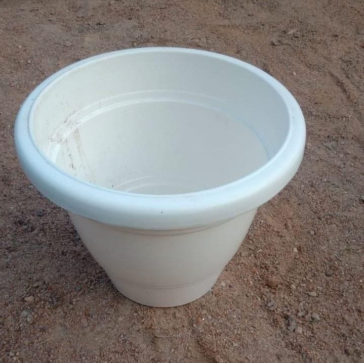 10 Inch White Plastic Pot