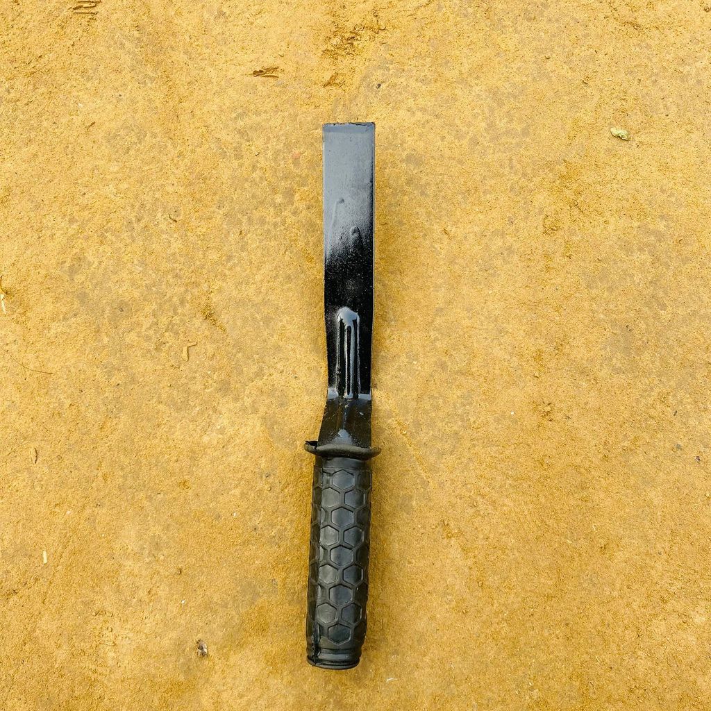 1 Inch Gardening Khurpi / Trowel with Rubber Handle 1 Inch Gardening Khurpi / Trowel with Rubber Handle