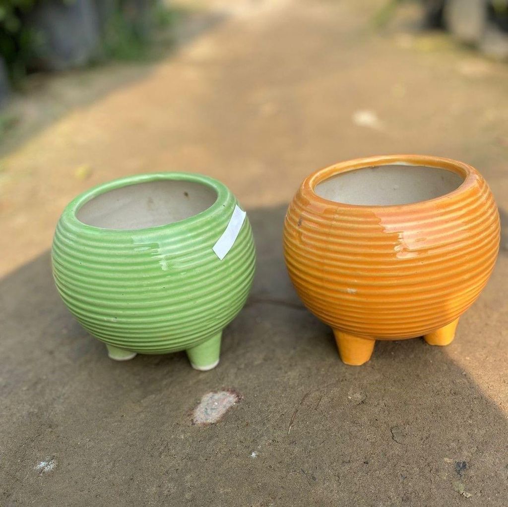 Set of 2 - 5 Inch Handi Designer Ceramic Leg Pot (Colour may vary) Set of 2 - 5 Inch Handi Designer Ceramic Leg Pot (Colour may vary)