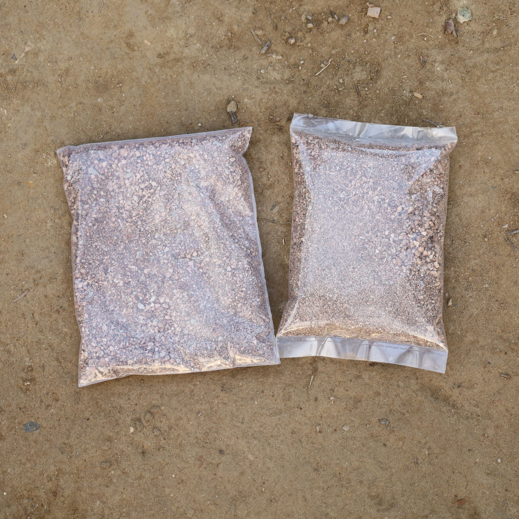 Set Of 2 - Vermiculite - 100 Gm/Pc - Retains Moisture And Aids Germination