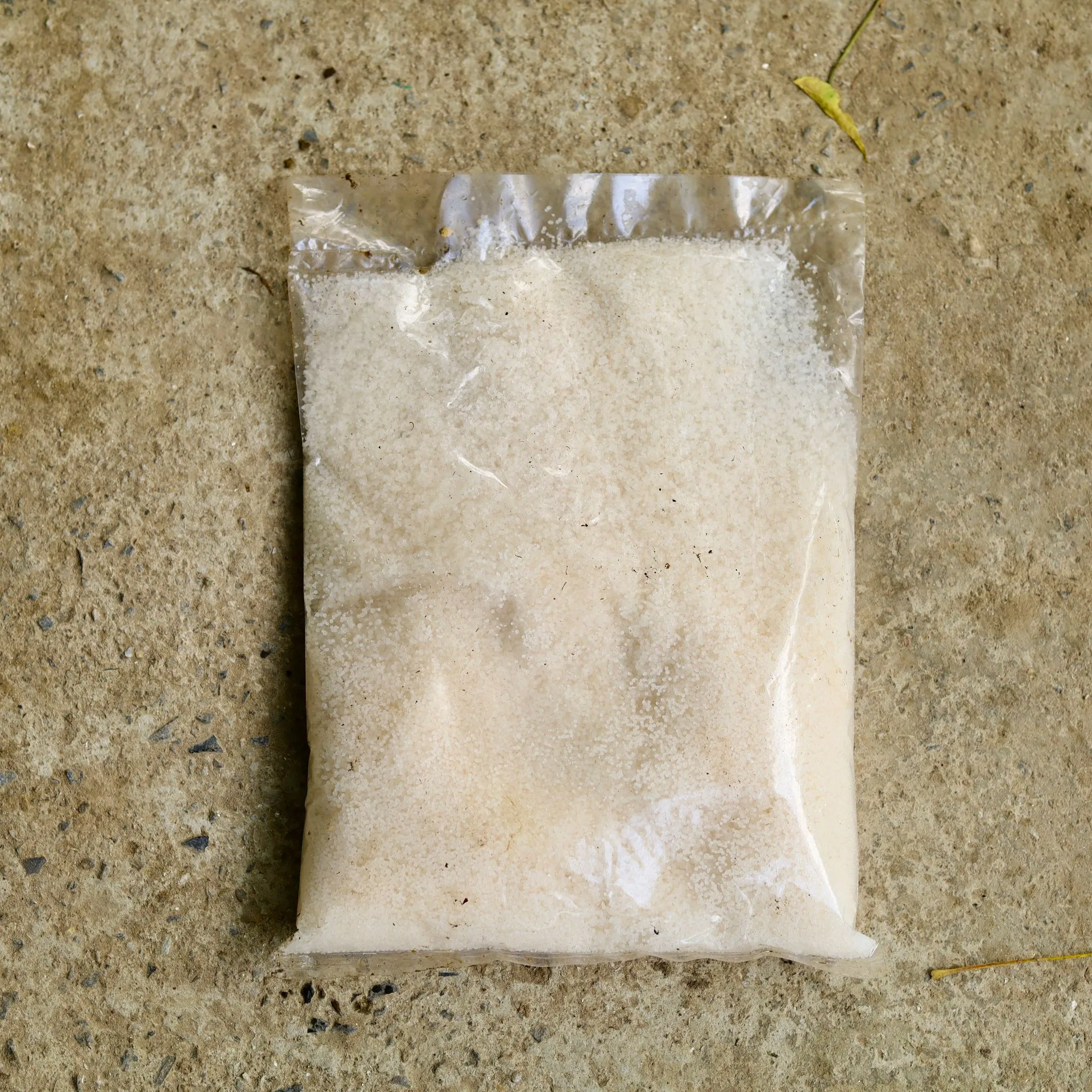 Set of 4 - Urea Fertilizer - 1 Kg - High nitrogen for lush green growth - 4 kg